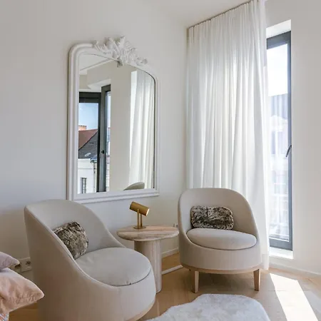 The Sassy Summit - Chic Comfort Views & Good Vibe Apartment